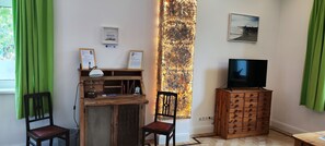 Interior - Modern apartment with fireplace, e-charging station and free parking space (Schwerin)