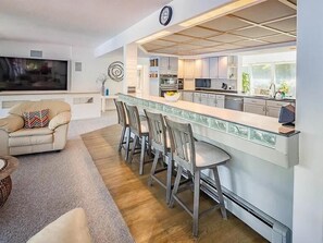 Smart-TV, DVD-Player, Arbeitsbereiche