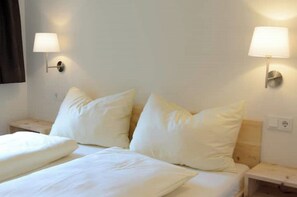 3 bedrooms, iron/ironing board, travel cot, free WiFi - Lake Constance vacation apartment "Am Ruggbach" (Lochau)