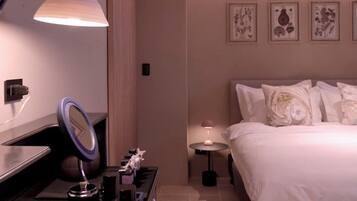 Premium-Doppelzimmer, 1 King-Bett, Badewanne, Stadtblick | Hochwertige Bettwaren, Daunenbettdecken, kostenlose Minibar