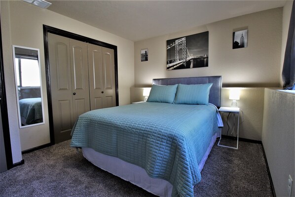 4 bedrooms, desk, free WiFi, bed sheets