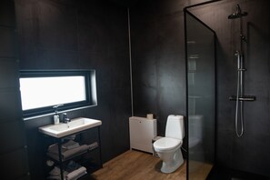 Dusche, Haartrockner, Handtücher, Shampoo