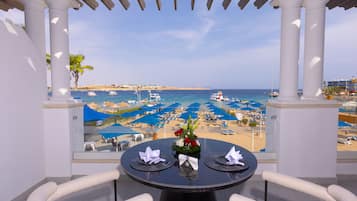 Junior Suite, 1 King Bed, Beach View | Beach/ocean view