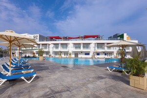 Outdoor pool, pool umbrellas, sun loungers