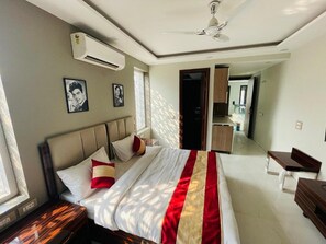 1 bedroom, free WiFi, bed sheets - Hotel Olive Saffron (New Delhi)