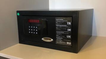 City Room | Living area | 40-inch Smart TV with satellite channels, heated floors