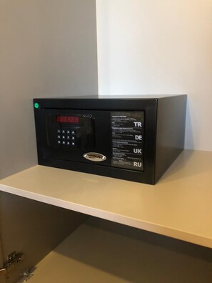 都會客房 | 起居區 | 40-吋智慧型電視、衛星頻道、地暖系統