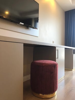 Premium bedding, minibar, in-room safe, desk - Grand Iska Hotel (Istanbul)