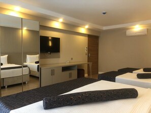 Premium bedding, minibar, in-room safe, desk - Grand Iska Hotel (Istanbul)