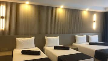Family Room | Premium bedding, minibar, in-room safe, desk