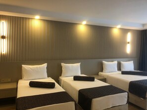 家庭客房 | 高級寢具、迷你吧、客房內保險箱、書桌