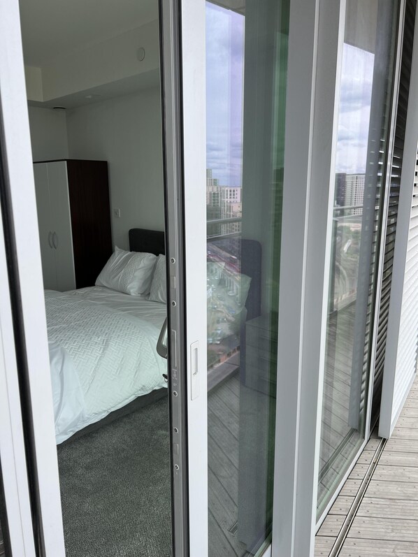 2 عدّة غرف نوم ومكواة/لوح كي وواي فاي مجانًا وملاءات أسرّة