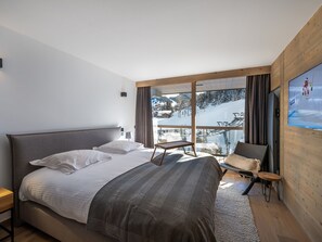 3 bedrooms, bed sheets
