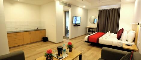Deluxe Room | 1 bedroom, free WiFi
