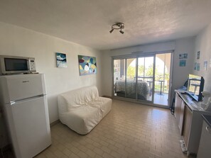 Interior - Stunning 1-Bedroom Seafront Apartment with Private Parking (Sète)