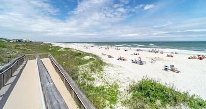 Relaxing 2BD True Blue Golf Resort 4 Pools & Spas, Large Balcony, 3 min to Beach