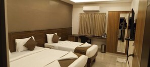 豪華三人房 | 埃及棉床單、高級寢具、舒適加層、免費無線上網