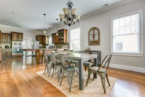Dining - Lovely Home & Guest Suite. Walk to City & Stadium. (Charlotte)