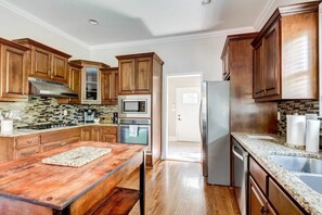 Kühlschrank, Ofen, Herdplatte, Geschirrspüler