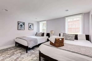 4 Schlafzimmer, Schreibtisch, Bügeleisen/Bügelbrett, WLAN