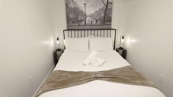 3 室のベッドルーム、デスク、アイロン / アイロン台、旅行用ベビーベッド