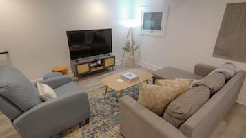 テレビ、書斎 / ワークスペース