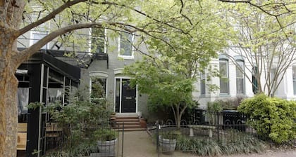Above Maxwell Wine Bar - Super Central 2Bed 2Bath!