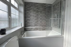 Combined shower/bathtub, deep-soaking bathtub, towels