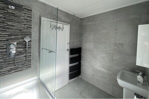 Ensemble douche/baignoire, baignoire relaxante profonde