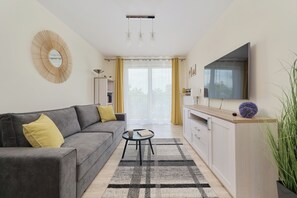 Apartamento, 2 quartos, sacada | 2 quartos, individualmente decorados, roupa de cama