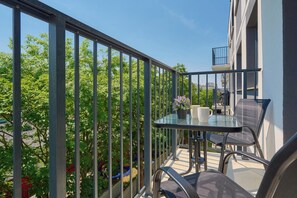 Leilighet, 2 soverom, balkong | Terrasse/patio
