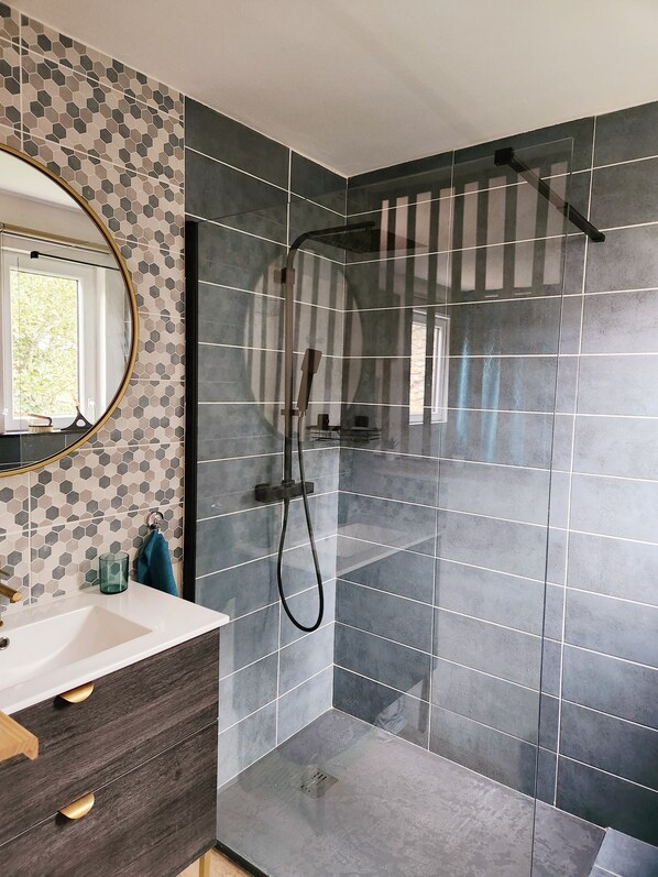 Free toiletries, hair dryer, towels, toilet paper - Petite Villa/pavillon en Bois de 45 m2 à 15 Minutes de Sète (Montbazin)