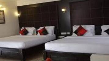 Executive Room | 1 bedroom, Egyptian cotton sheets, premium bedding, desk