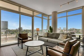 TV - The Preston Beauty I Premium 2BR in Dallas (Dallas)