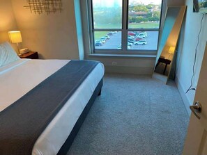 2 bedrooms, WiFi, bed sheets - Preston Royal Double II I Premium 2BR in Dallas (Dallas)