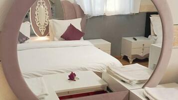 3 chambres, bureau, fer et planche Ă  repasser, lit parapluie