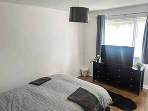 Apartamento, várias camas | 2 quartos, Wi-Fi de cortesia, roupa de cama