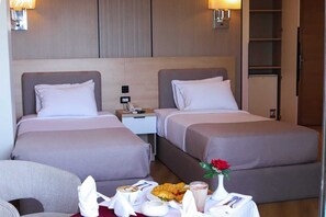 Tallelokero huoneessa, pimennysverhot