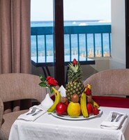 Caja de seguridad en la habitación y cortinas blackout 