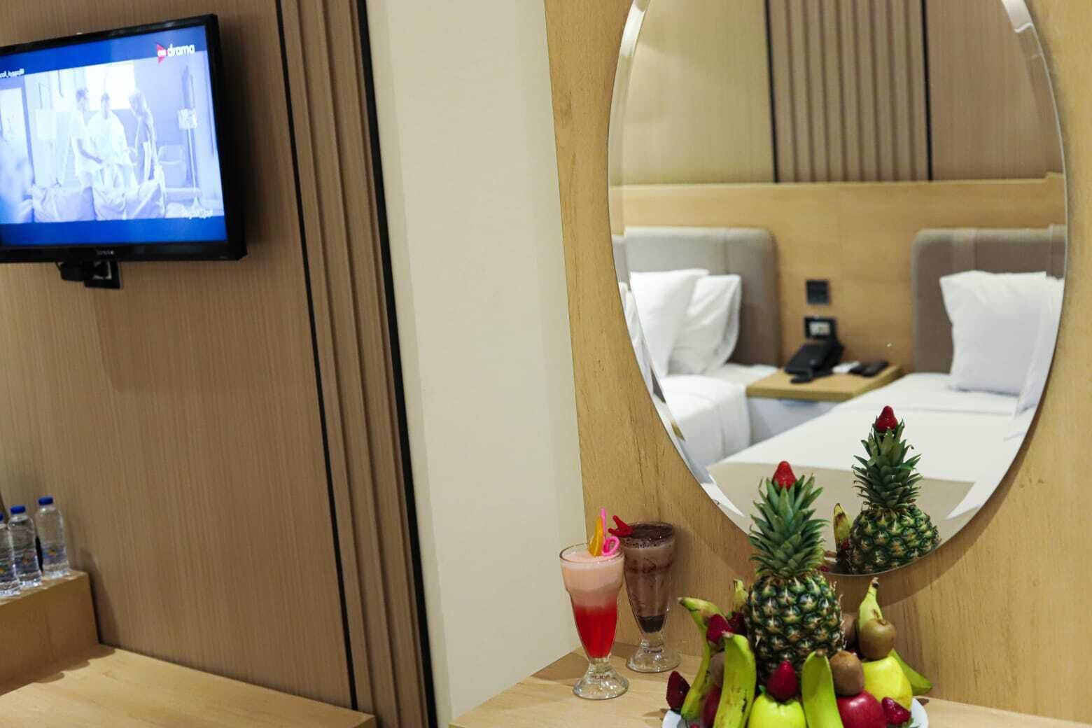 In-room safe, blackout curtains