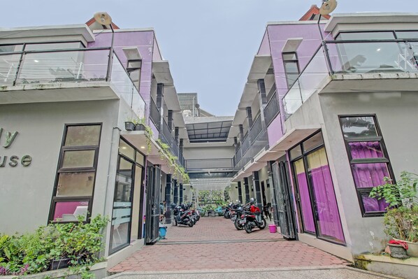 Front of property - Hotel O Family Guest House Syariah (Tulungagung)