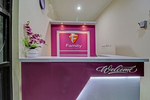 Reception - Hotel O Family Guest House Syariah (Tulungagung)