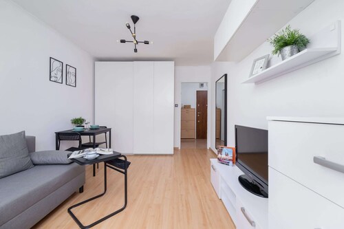 Bright Studio in Krakow | Smart TV | Quiet Neighborhood