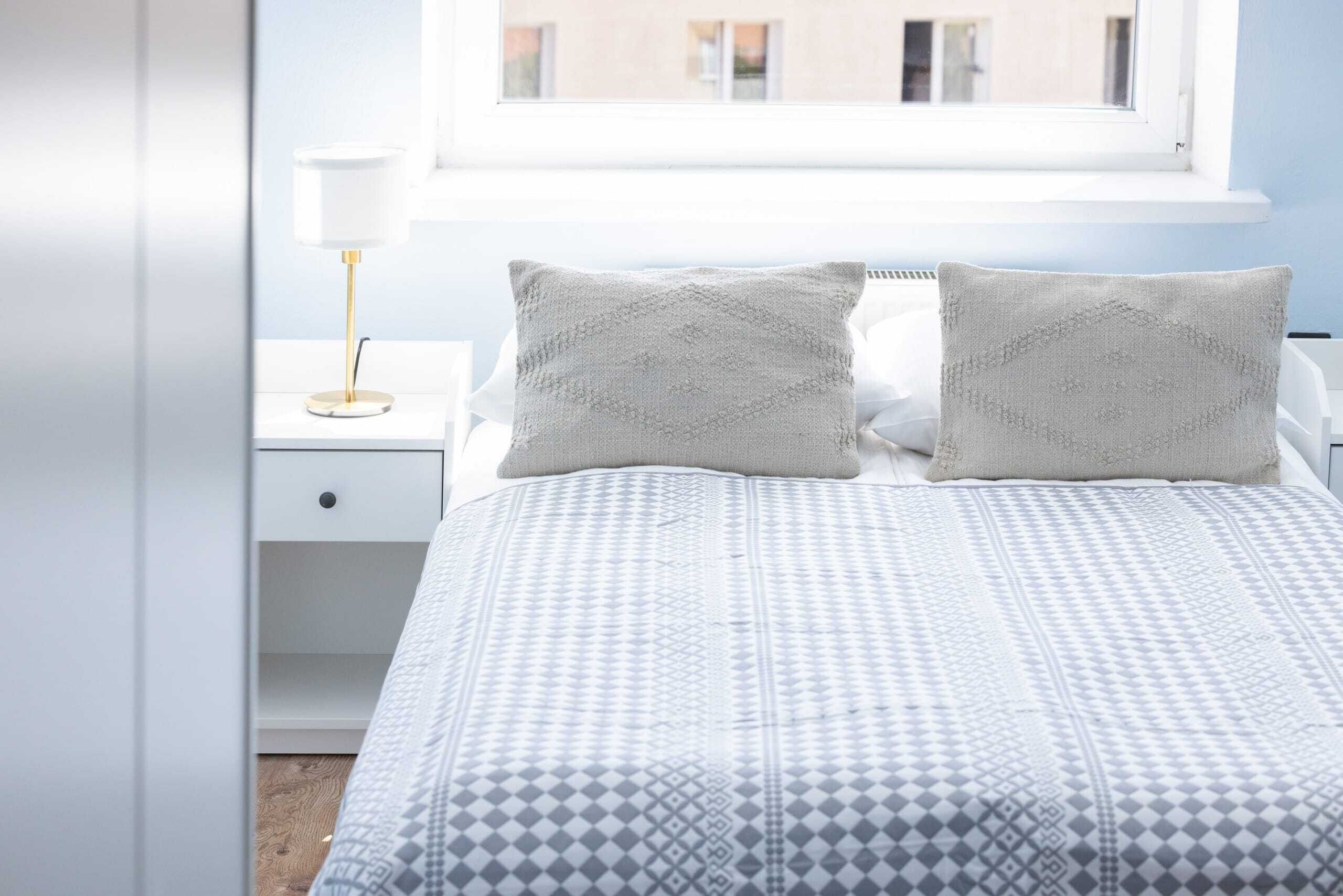 2 bedrooms, desk, iron/ironing board, WiFi