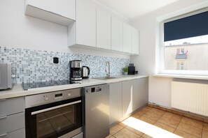 Fridge, microwave, oven, stovetop