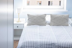 2 bedrooms, iron/ironing board, WiFi, bed sheets