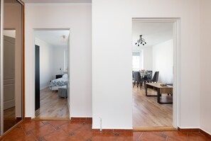 2 bedrooms, desk, iron/ironing board, WiFi