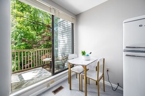 Dining - Charming Loft 5 Min Walk to Duke University (Durham)