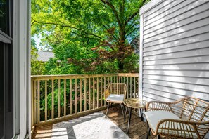 Property grounds - Charming Loft 5 Min Walk to Duke University (Durham)
