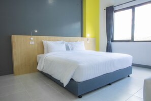 Standard Triple Room | Individually decorated, desk, laptop workspace, soundproofing - Ezy Inn (Nakhon Sawan)